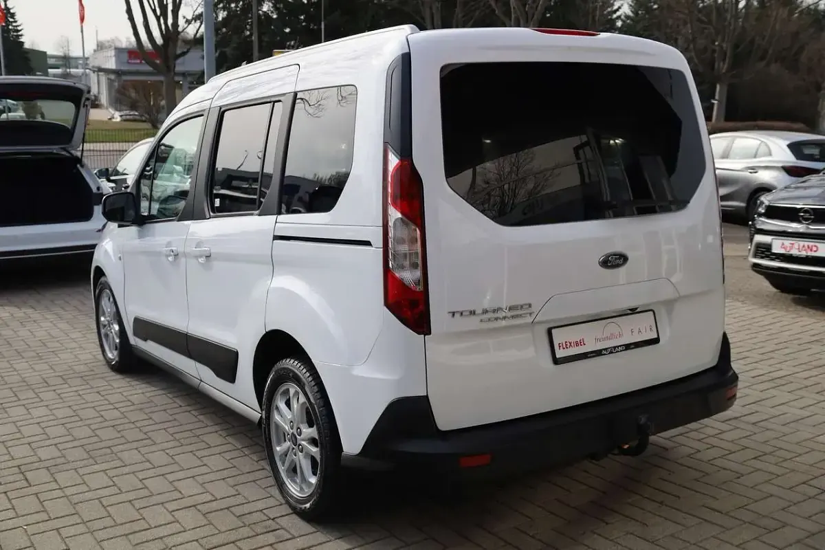 Gebraucht Ford Tourneo Connect 120 PS (88 kW) 2022 Frostweiß Van / Kleinbus