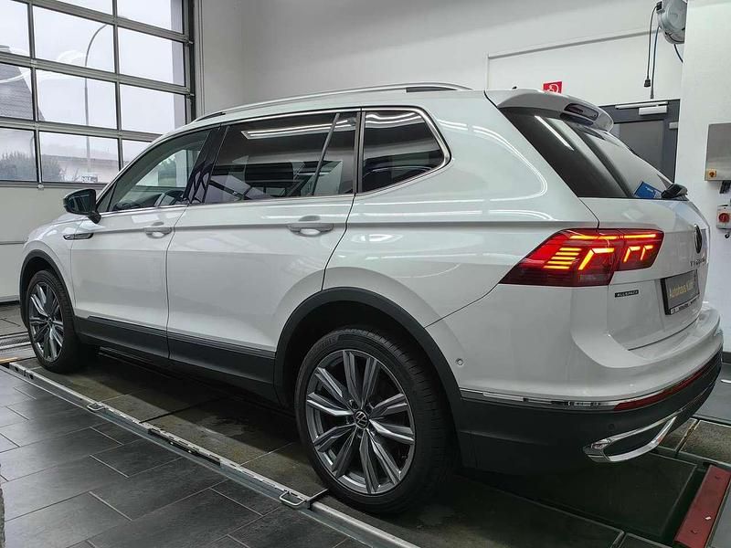 Gebraucht VW Tiguan Allspace Elegance 200 PS (147 kW) 2024 Weiß SUV