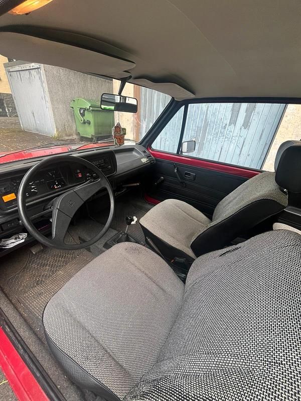 Second-hand VW Jetta 60 CP (44 kW) 1981 Roșu Berlinǎ