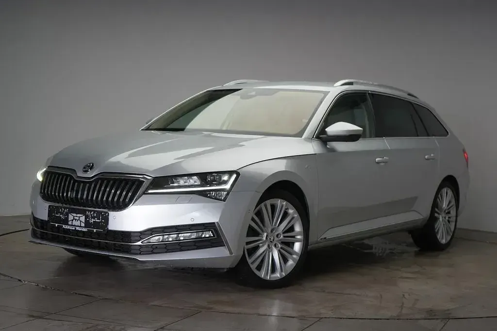 Gebraucht Skoda Superb LAURIN & KLEMENT 190 PS (139 kW) 2022 Silber Limousine