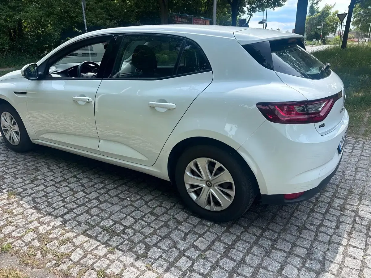 Gebraucht Renault Mégane 110 PS (80 kW) 2018 Weiß Kleinwagen