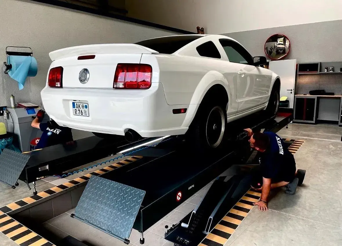 Gebraucht Ford Mustang GT S 305 PS (224 kW) 2005 Weiß Coupé