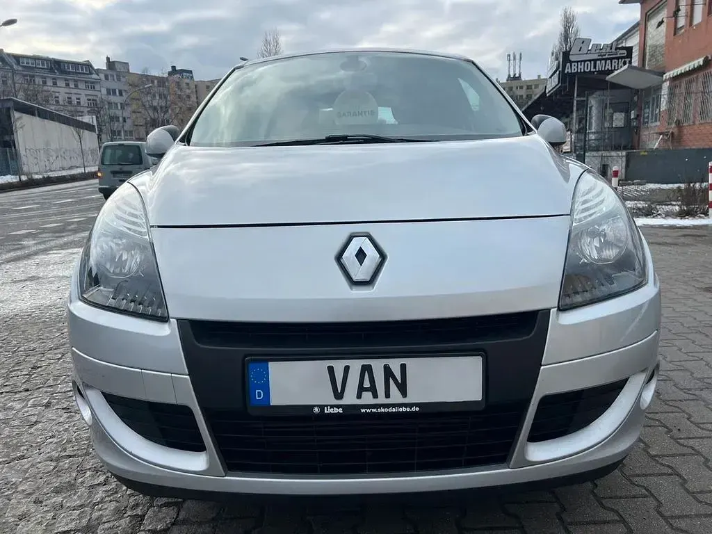Gebraucht Renault Scénic III Dynamique 131 PS (96 kW) 2010 Platingrau Van / Kleinbus