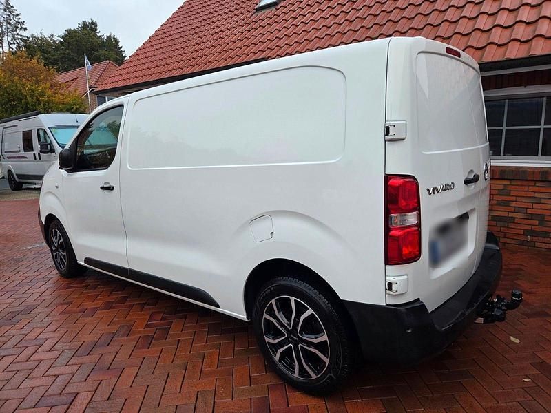 Gebraucht Opel Vivaro 122 PS (89 kW) 2020 Weiß Van / Kleinbus