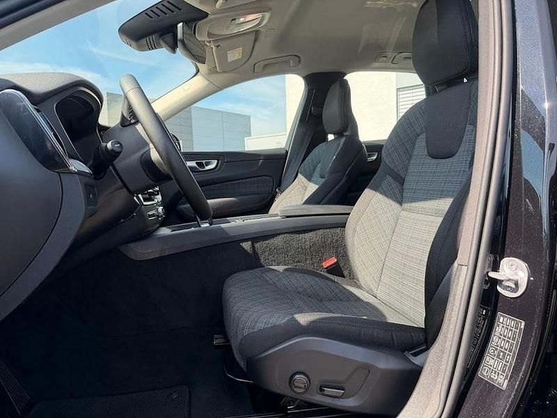 Gebraucht Volvo XC60 Core 197 PS (144 kW) 2024 Schwarz SUV