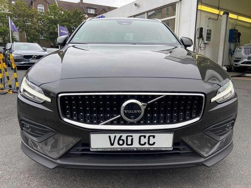 Gebraucht Volvo V60 CC Ultimate 197 PS (144 kW) 2024 Grau Kombi