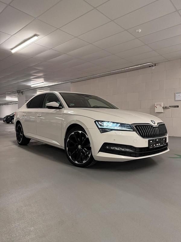 Gebraucht Skoda Superb Ambition 190 PS (139 kW) 2020 Weiß Limousine