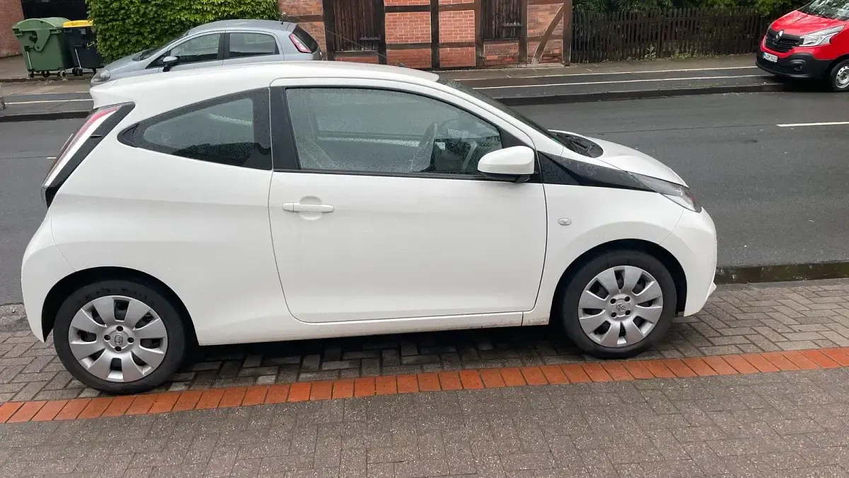 Gebraucht Toyota Aygo 72 PS (52 kW) 2018 Weiß Kleinwagen