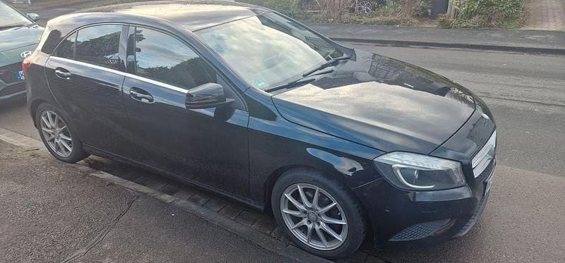 Gebraucht Mercedes A200 136 PS (100 kW) 2015 Schwarz Limousine