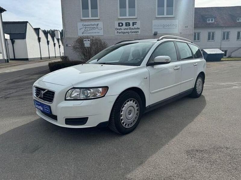 Weiß Gebraucht 2009 Volvo V50 Kombi | 5.000 € (Etwas zu teuer) - Bild 1/4