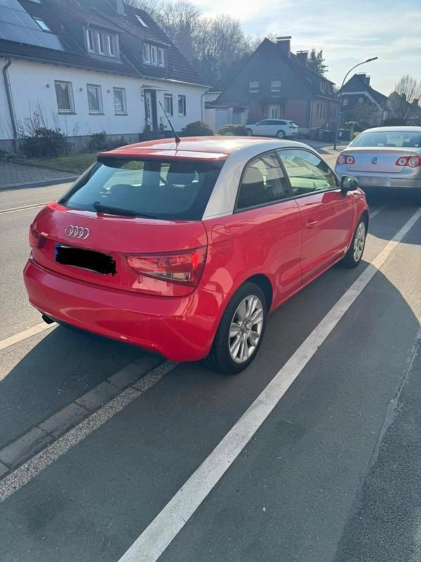 Gebraucht Audi A1 86 PS (63 kW) 2010 Rot Kleinwagen