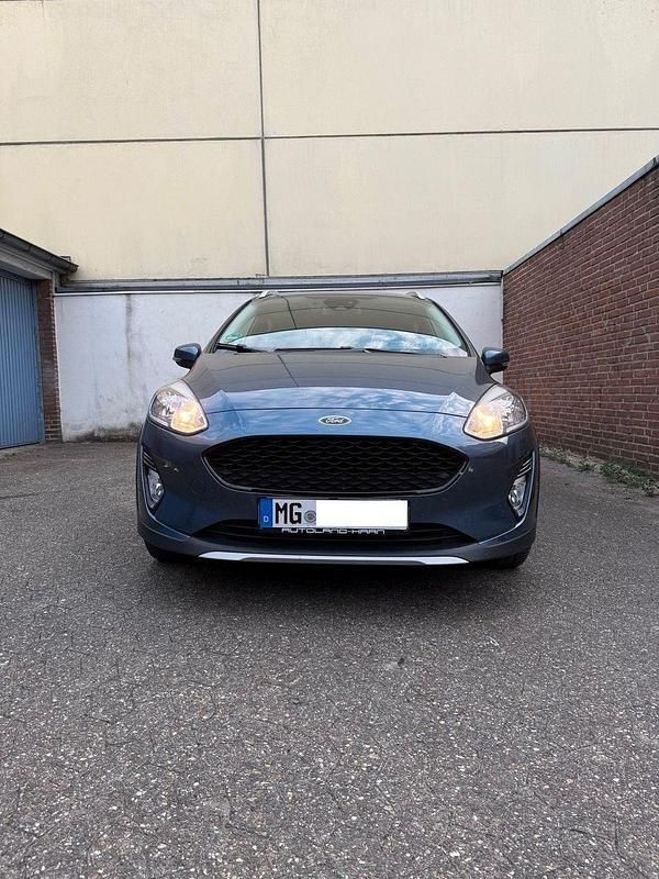 Blau Gebraucht 2018 Ford Fiesta Active Kleinwagen | 12.500 € (Guter Preis) - Bild 1/4