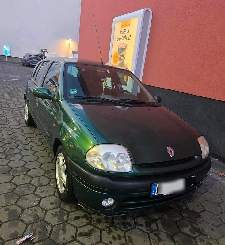 Grün Gebraucht 2001 Renault Clio II Kleinwagen | 1.250 € (Fairer Preis) - Bild 1/4