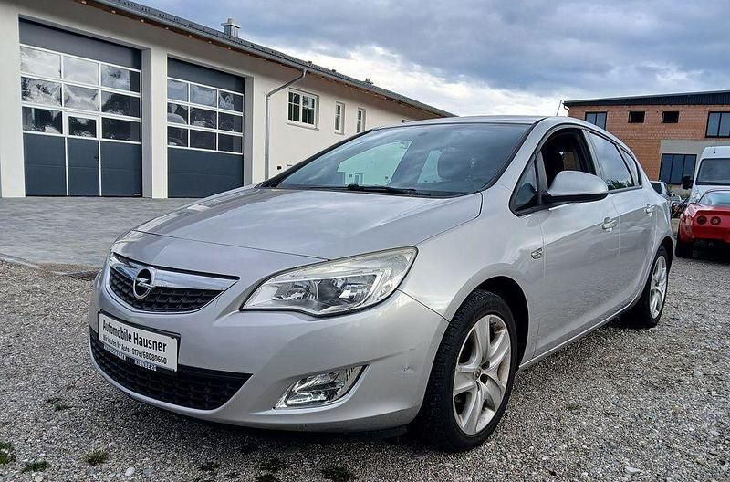 Silber Gebraucht 2011 Opel Astra Limousine | 2.990 € (Superpreis) - Bild 1/4