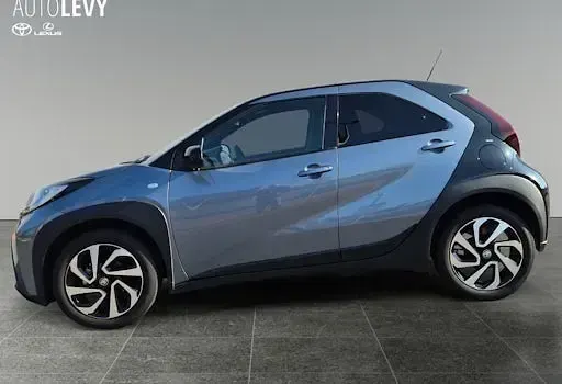 Neu Toyota Aygo X 72 PS (52 kW) 2025 Grau SUV
