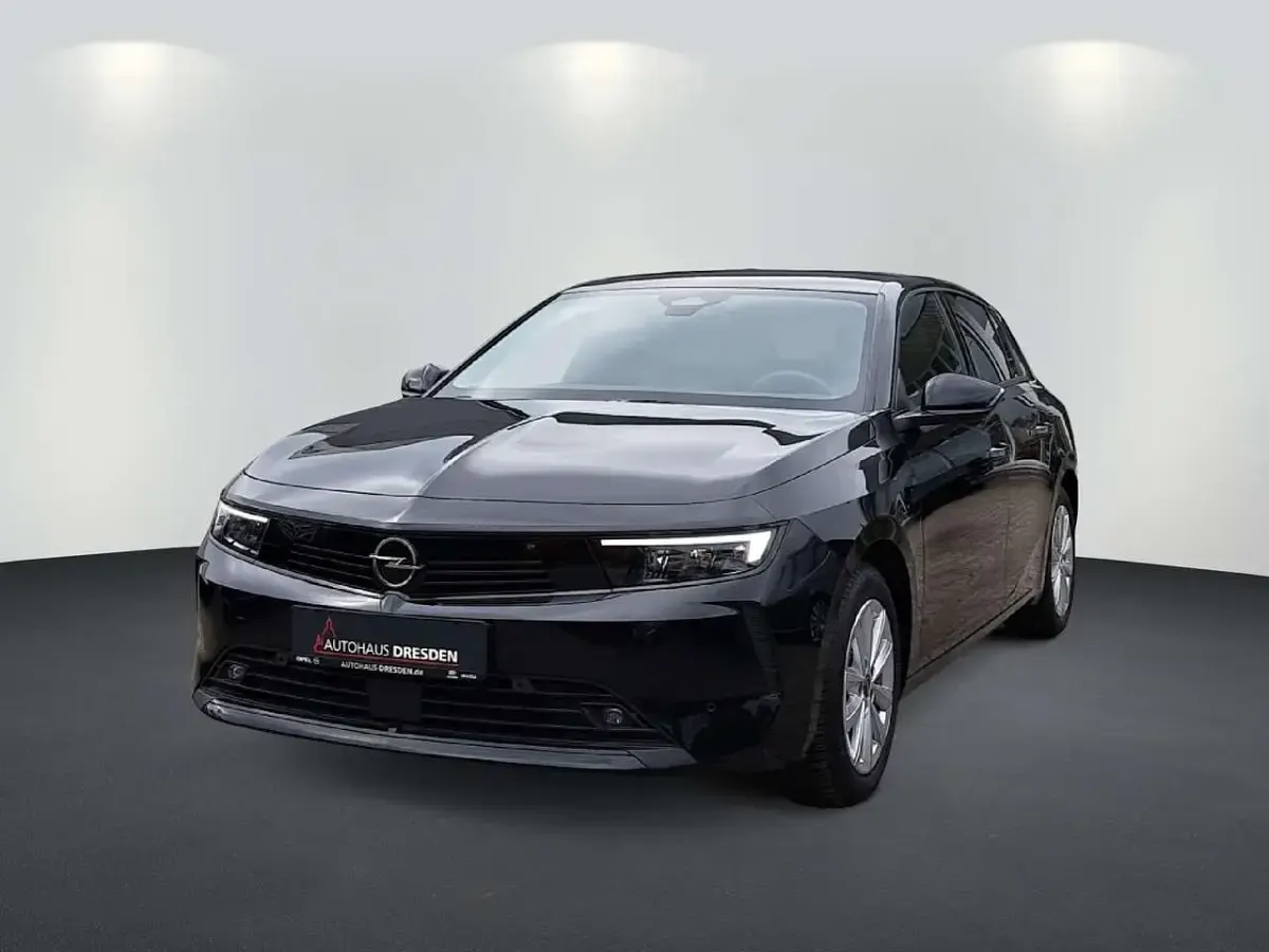 Używany Opel Astra Elegance 131 KM (96 kW) 2023 Czarny Hatchback