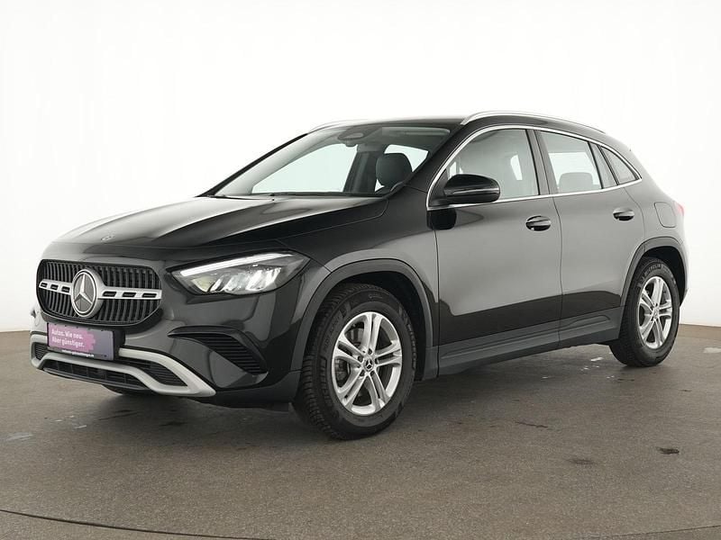 Nachtschwarz Gebraucht 2024 Mercedes GLA180 SUV | 32.179 € (Guter Preis) - Bild 1/4