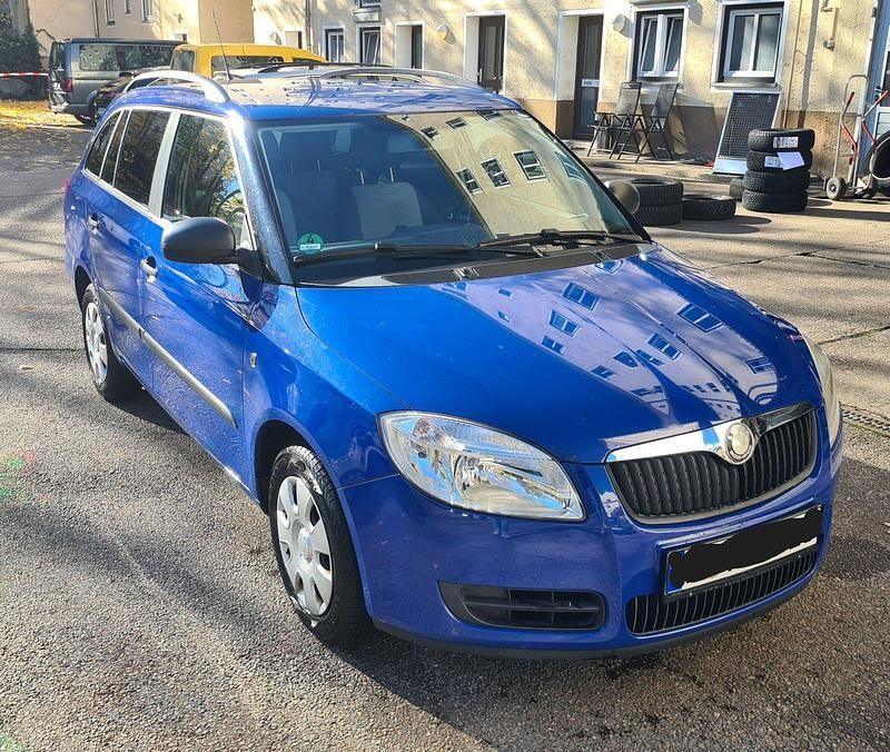 Blau Gebraucht 2010 Skoda Fabia Kombi | 2.300 € (Fairer Preis) - Bild 1/4