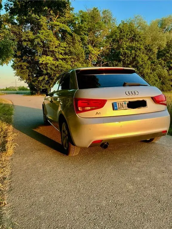 Gebraucht Audi A1 Attraction 86 PS (63 kW) 2010 Silber Kleinwagen