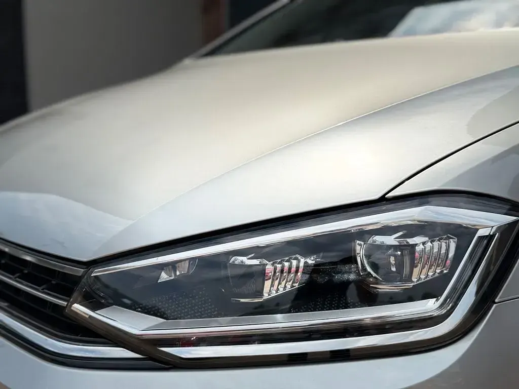 Gebraucht VW Golf VII Highline 150 PS (110 kW) 2018 Silber Limousine