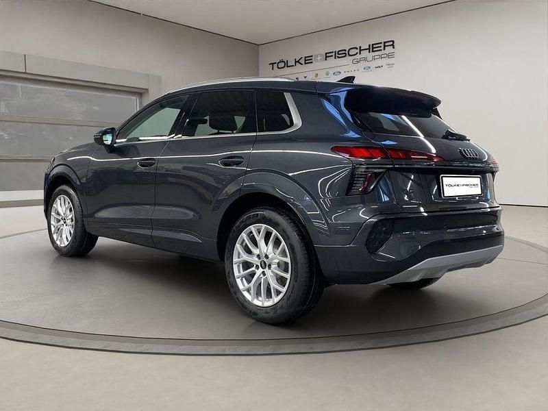 Neu Audi Q3 150 PS (110 kW) 2025 Grau SUV