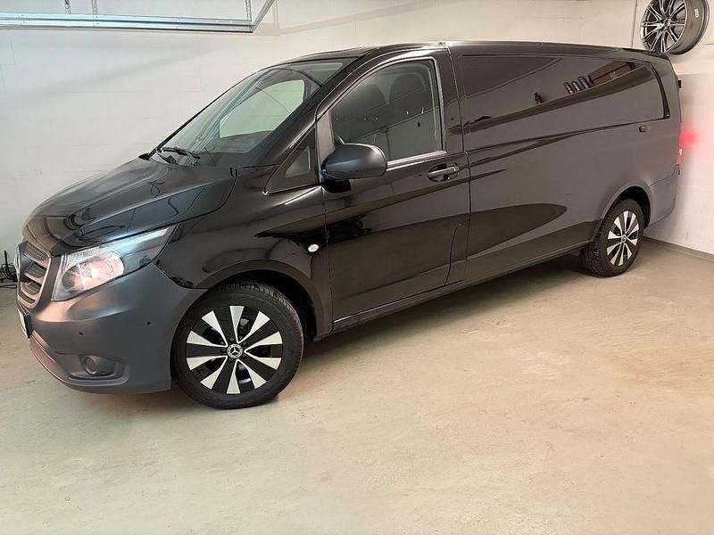 Gebraucht Mercedes Vito 163 PS (119 kW) 2023 Schwarz Van