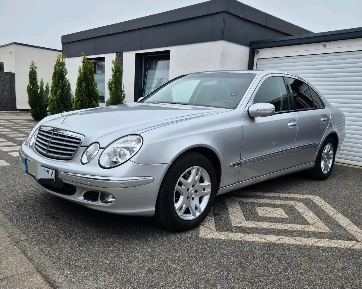 Gebraucht Mercedes E240 177 PS (130 kW) 2005 Silber Limousine