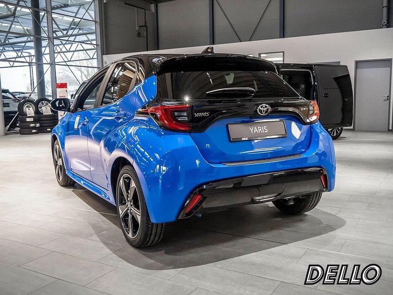 Neu Toyota Yaris Hybrid Plus 131 PS (96 kW) 2026 Blau Limousine
