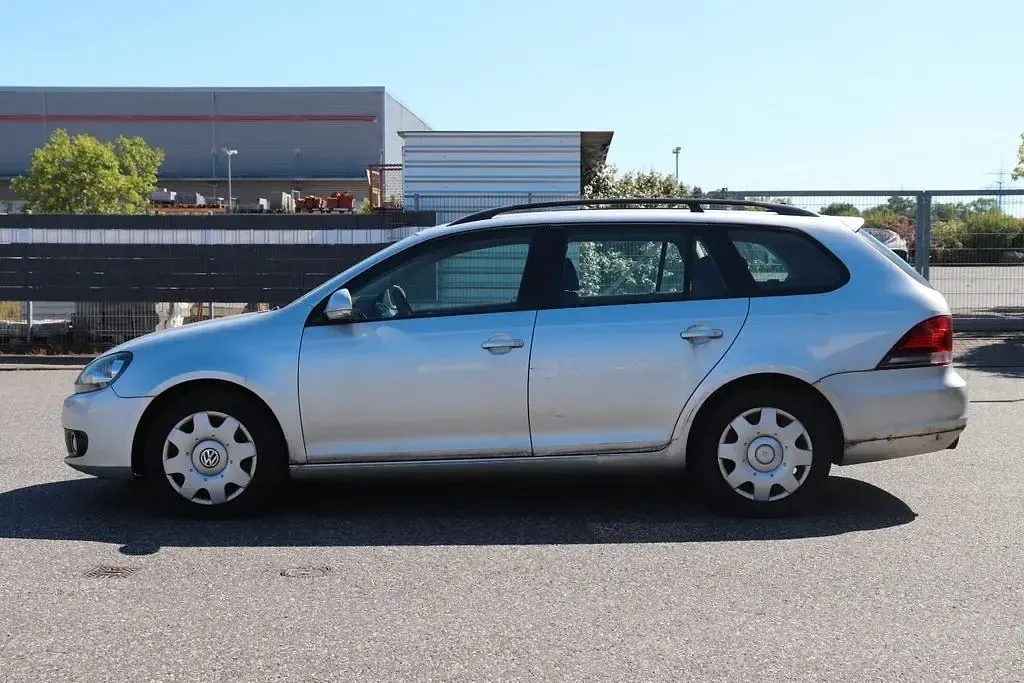 Gebraucht VW Golf VI Trendline 105 PS (77 kW) 2010 Reflexsilber metallic Kleinwagen