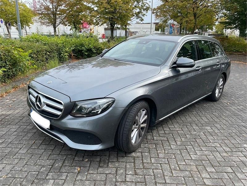 Grau Gebraucht 2017 Mercedes E220 Avantgarde Kombi | 19.900 € (Guter Preis) - Bild 1/4