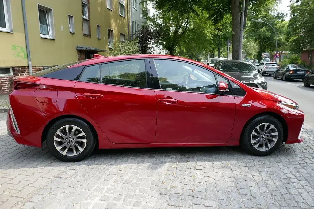 Gebraucht Toyota Prius Executive 122 PS (89 kW) 2021 Rot Kleinwagen