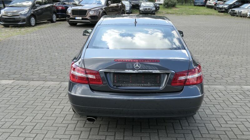 Gebraucht Mercedes E220 Avantgarde 170 PS (125 kW) 2012 Grau Coupé