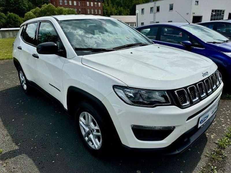 Gebraucht Jeep Compass Sport 140 PS (102 kW) 2019 White clear coat SUV