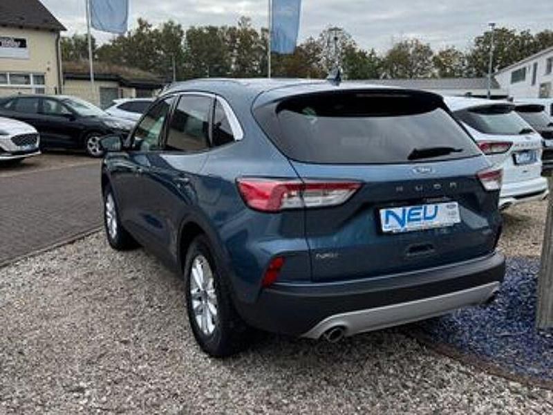 Gebraucht Ford Kuga Titanium 152 PS (111 kW) 2022 Blau SUV