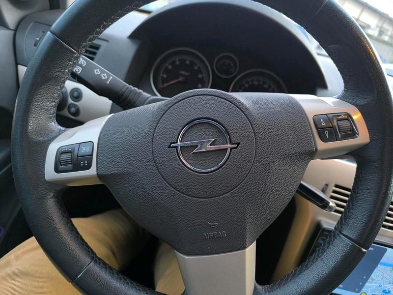Gebraucht Opel Astra 116 PS (85 kW) 2008 Silber Kombi