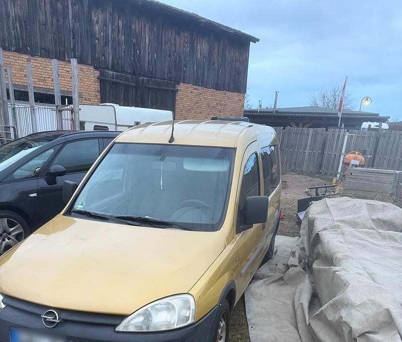 Gebraucht Opel Combo 100 PS (73 kW) 2003 Gold Van / Kleinbus