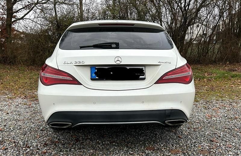 Weiß Gebraucht 2017 Mercedes CLA220 Limousine | 15.000 € (Superpreis) - Bild 1/4