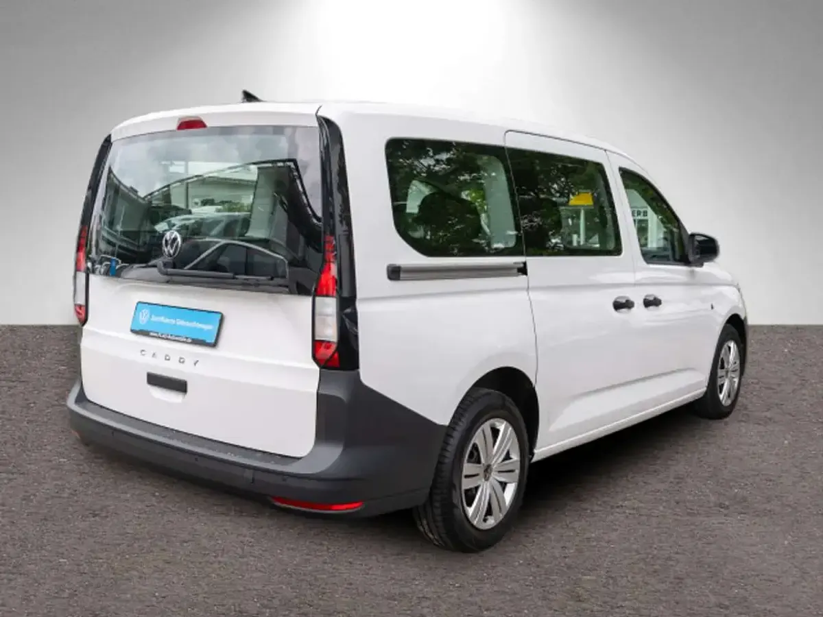 Second-hand VW Caddy Maxi 102 CP (75 kW) 2023 Alb Monovolum