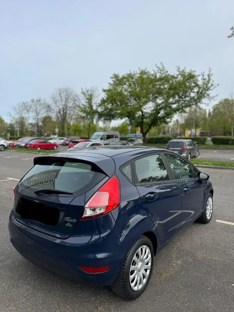 Gebraucht Ford Fiesta 65 PS (47 kW) 2013 Blau Kleinwagen