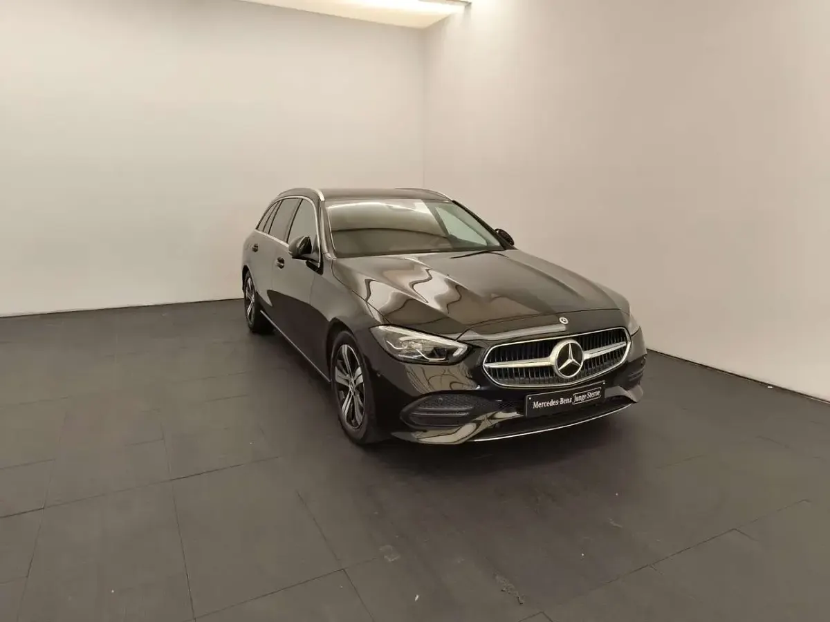 Gebraucht Mercedes C220 200 PS (147 kW) 2023 Unilack schwarz Kombi