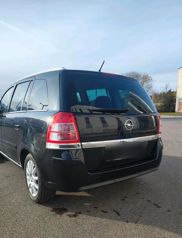 Gebraucht Opel Zafira 150 PS (110 kW) 2010 Schwarz Van / Kleinbus