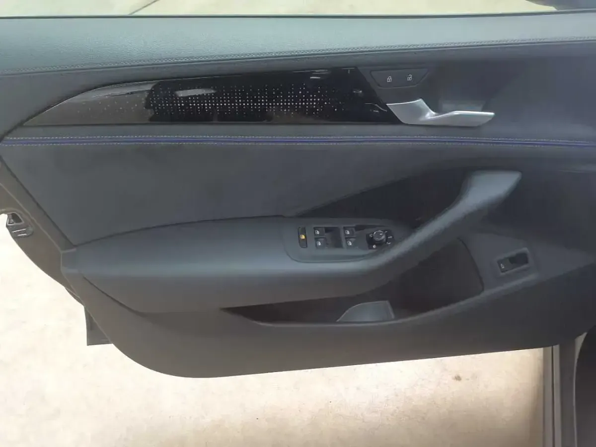 Gebraucht VW Passat R-line 150 PS (110 kW) 2025 Grenadillschwarz metallic Kombi