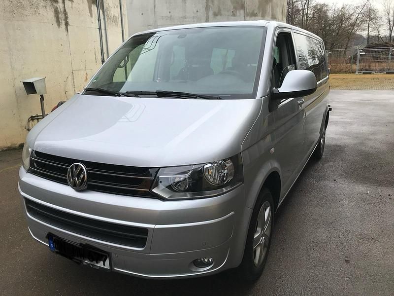 Silber Gebraucht 2015 VW Caravelle Van / Kleinbus | 23.000 € (Teuer) - Bild 1/4