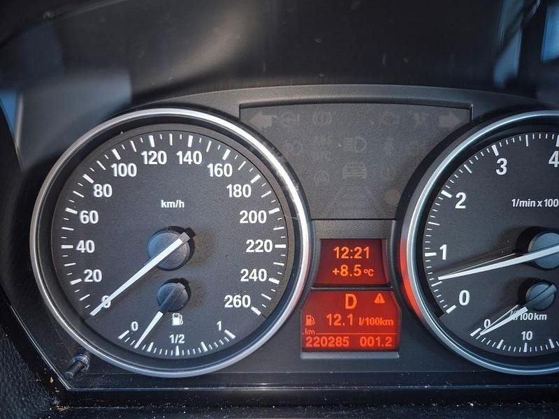 Gebraucht BMW 330 272 PS (200 kW) 2008 Silber Limousine