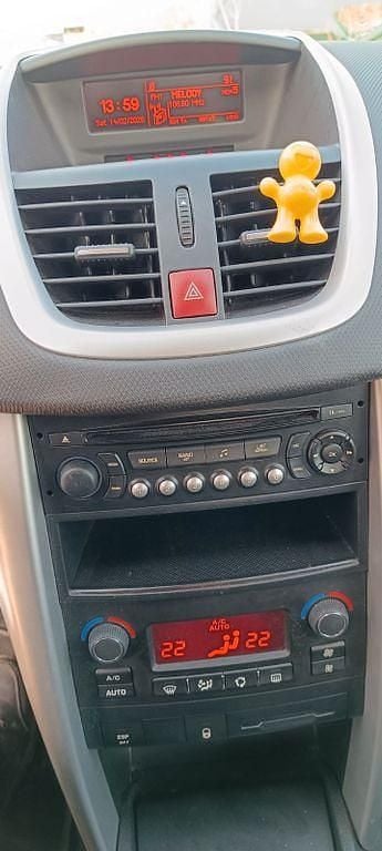 Gebraucht Peugeot 207 73 PS (53 kW) 2011 Rot Limousine