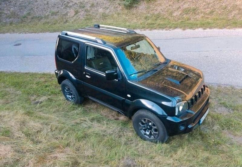 Schwarz Gebraucht 2015 Suzuki Jimny Style SUV | 14.200 € (Fairer Preis) - Bild 1/4