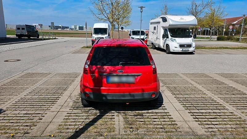 Gebraucht Ford Fiesta 60 PS (44 kW) 2006 Rot Kleinwagen