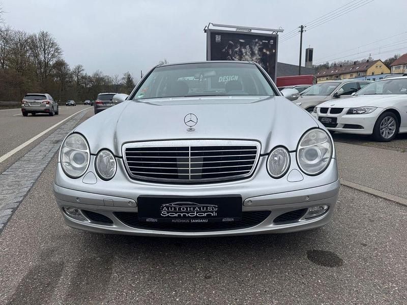 Gebraucht Mercedes E320 Classic 224 PS (164 kW) 2002 Silber Limousine