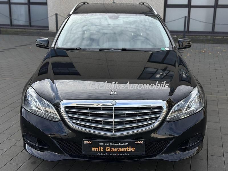 Schwarz Gebraucht 2013 Mercedes E200 Kombi | 13.690 € (Fairer Preis) - Bild 1/4