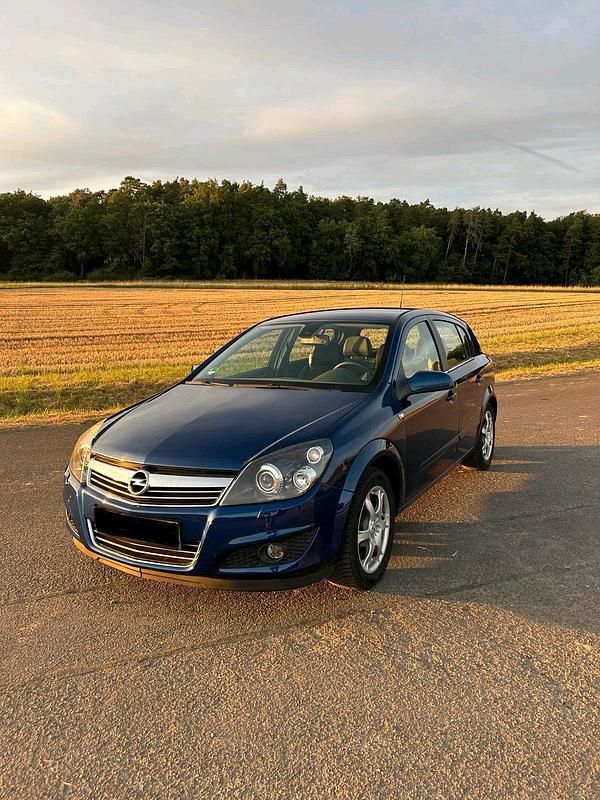 Blau Gebraucht 2009 Opel Astra Limousine | 2.500 € (Fairer Preis) - Bild 1/4